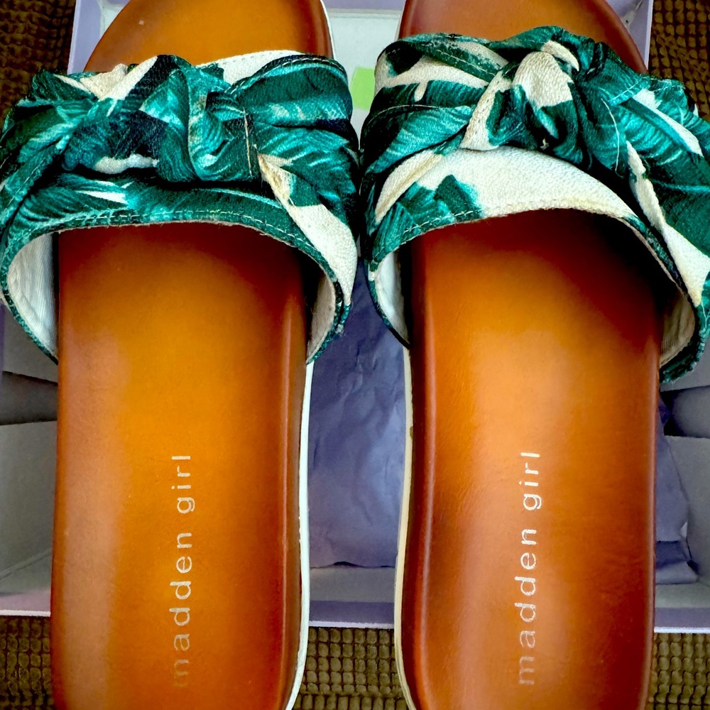 Madden Girl Uma green sandal